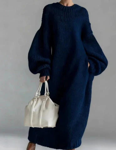 Robe maxi élégante Emilia de Danoir Paris en kaki, longue coupe fluide avec détails sophistiqués.