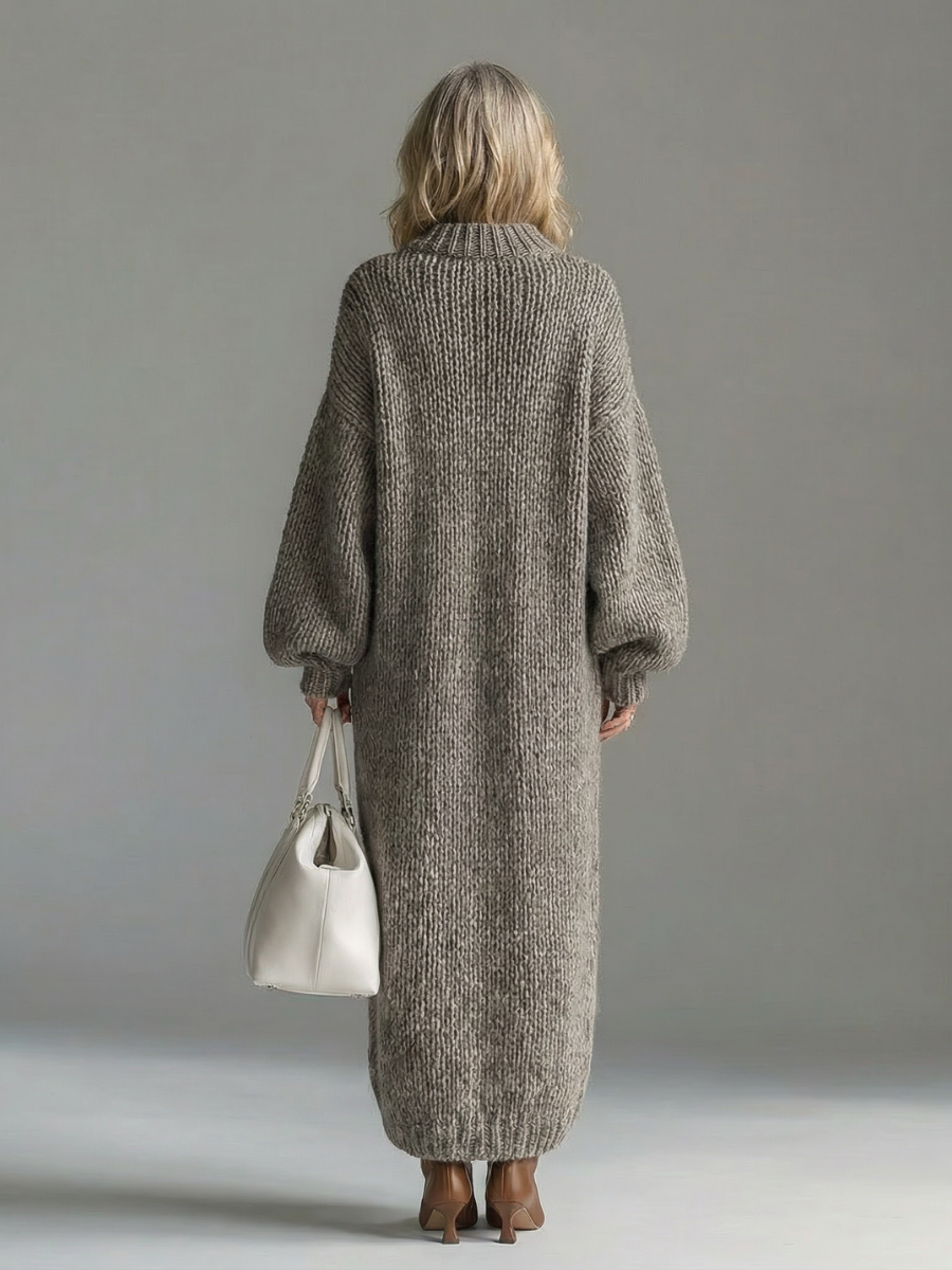 Robe maxi élégante Emilia de Danoir Paris en tissu kaki, longue robe sophistiquée pour femmes.