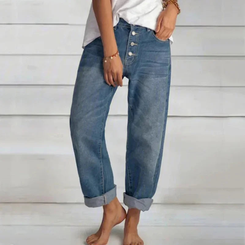 Jean décontracté bleu Tove de Danoir Paris, coupe élastique, style confortable, pour femme.
