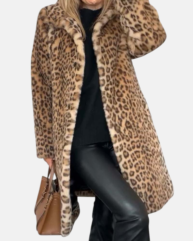 Manteau Léopard élégant Leia de Danoir Paris, coupe longue kaki avec motif léopard, veste chic pour femmes.
