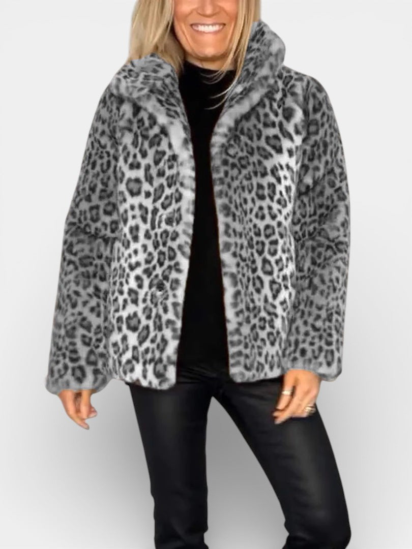 Manteau Léopard Danoir Paris Leia, élégant, long kaki avec motif léopard, veste chaude et tendance pour l'hiver.
