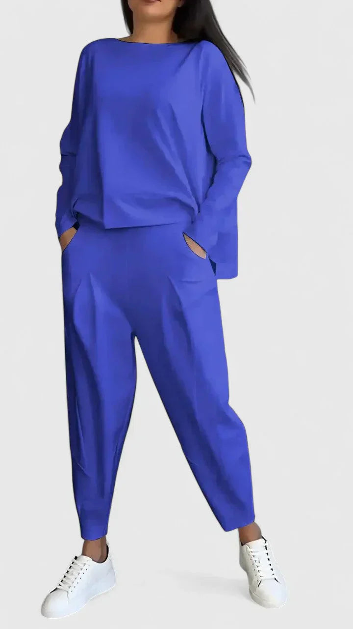 Ensemble chic décontracté Cassandra de Danoir Paris, vêtement blanc avec détails élégants, pour un look tendance et confortable.
