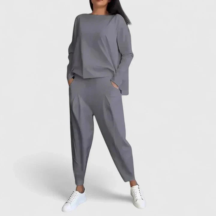 Ensemble décontracté Cassandra de Danoir Paris en blanc, style chic et confortable, parfait pour un look élégant et décontracté.