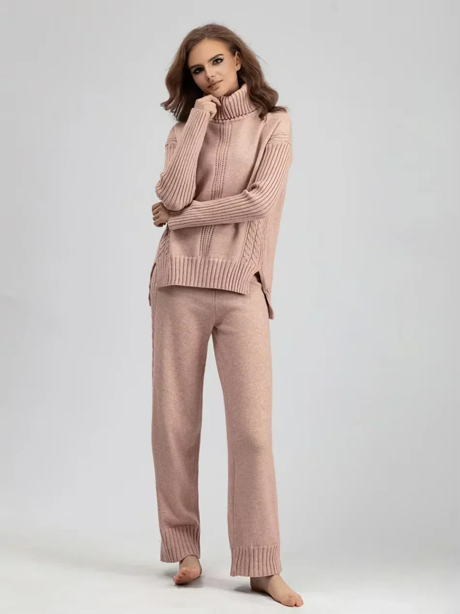 Ensemble tricoté chic Vianna de Danoir Paris en rose, style élégant et moderne, vue de face sur l'ensemble porté.