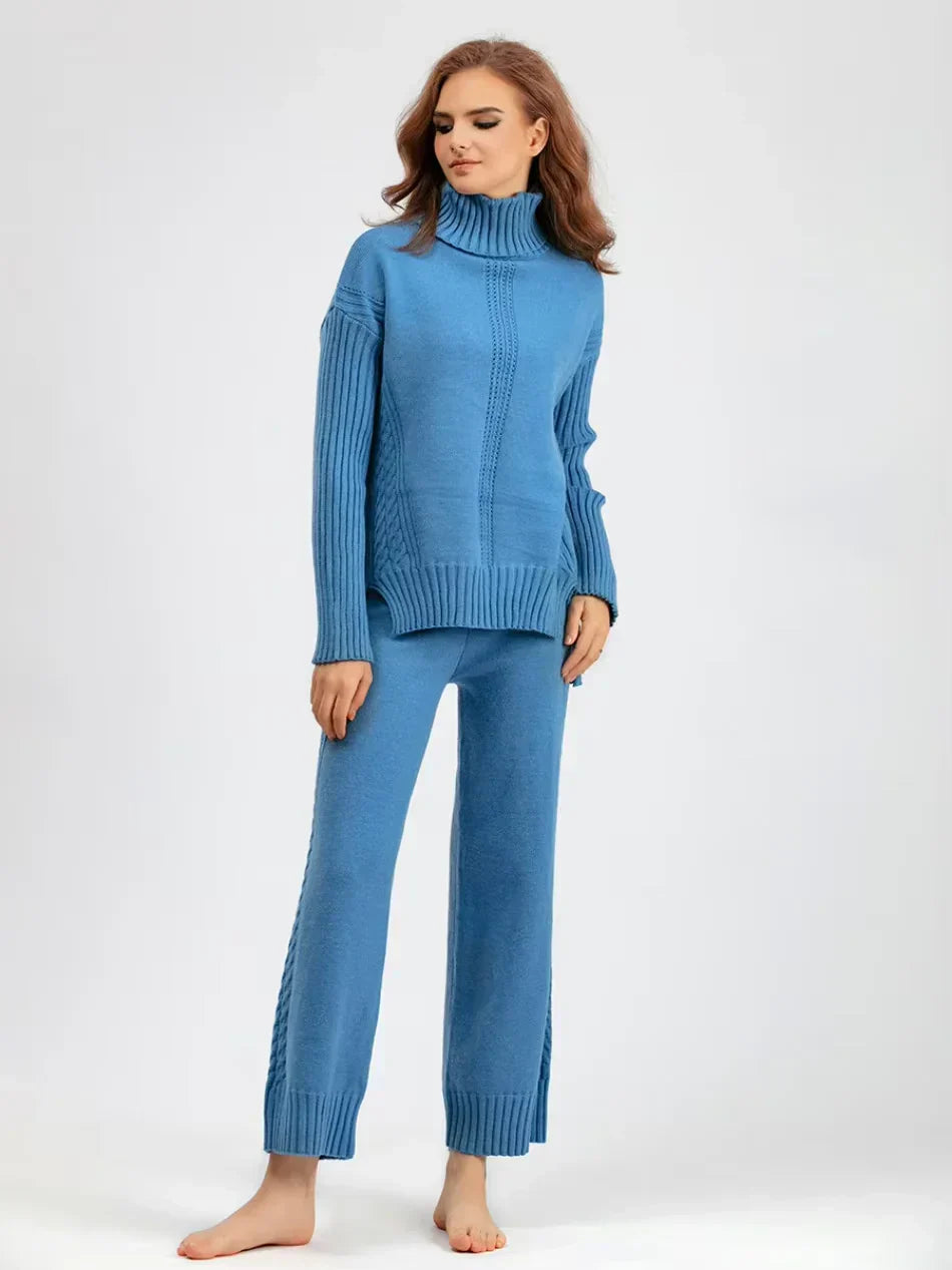 Ensemble tricoté chic Vianna de Danoir Paris en rose, composé d'un haut et d'un bas élégants, porté par un mannequin.
