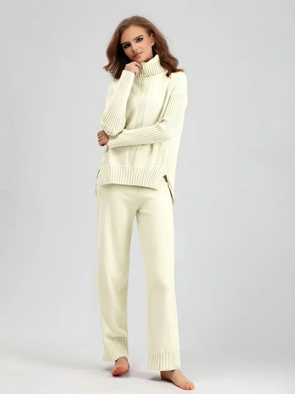 Ensemble tricoté chic Vianna de Danoir Paris, rose, composé d'un haut et d'un pantalon, parfait pour un style élégant.