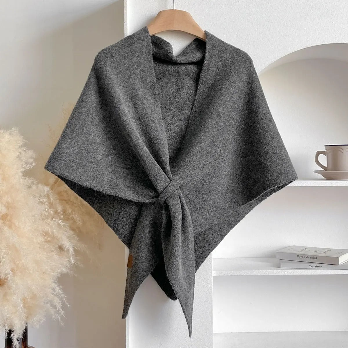 Écharpe élégante d'automne Danoir Paris FR788 blanche, tissu doux, taille unique, idéale pour accessoiriser une tenue automnale.