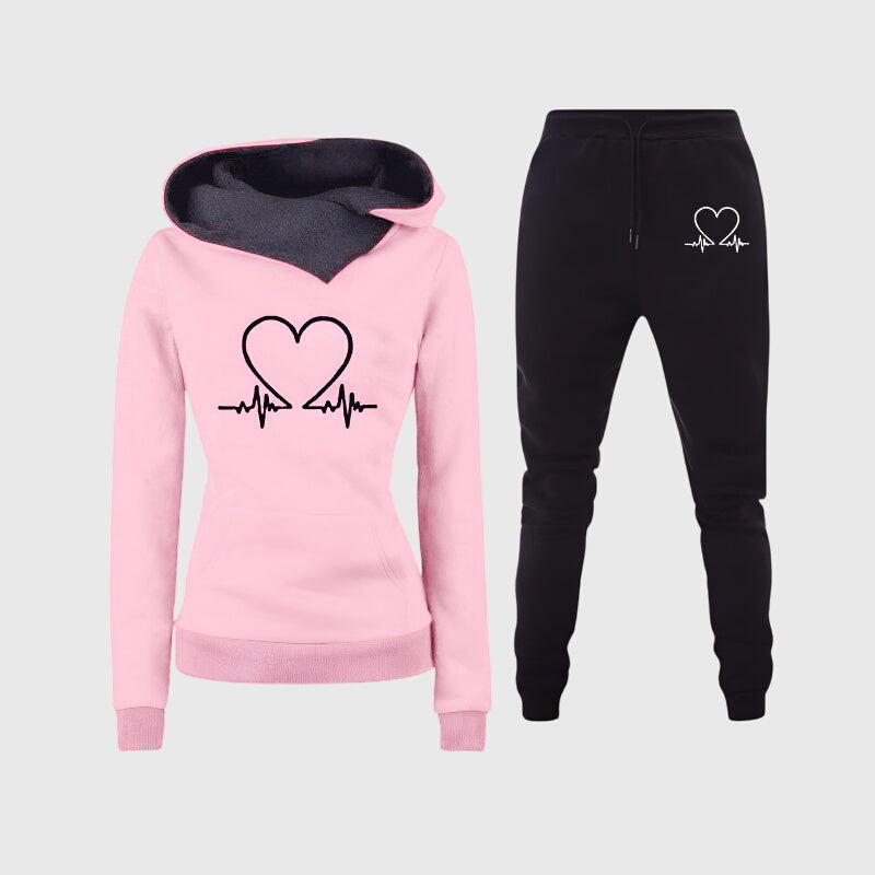 Ensemble sport élégant Hilary de Danoir Paris en rose, veste et pantalon pour un look chic et décontracté.