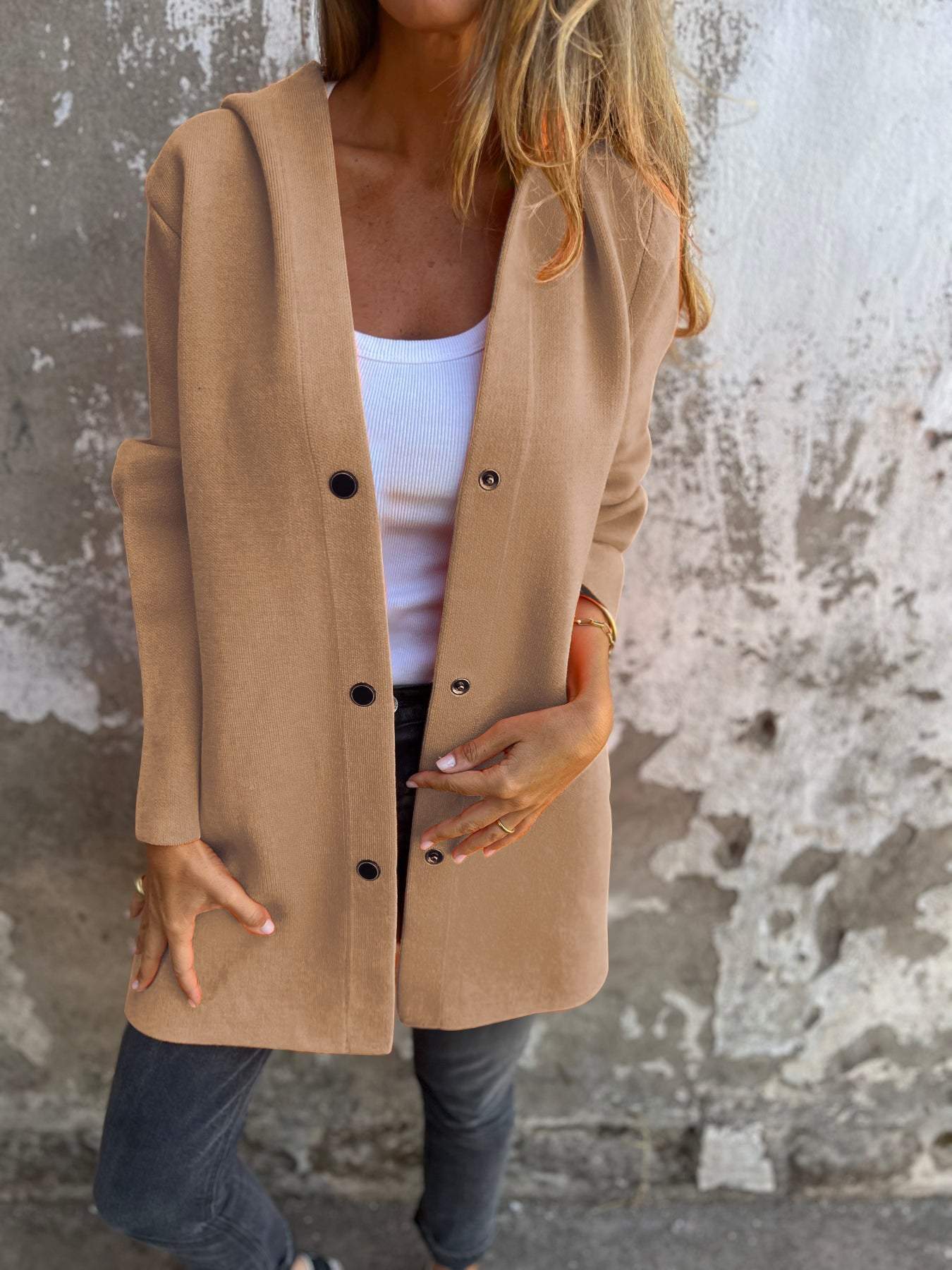 Gilet décontracté chic Adriana de Danoir Paris en rouge, style élégant et confortable, pour un look tendance et sophistiqué.