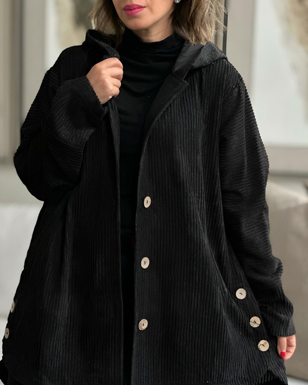 Veste en velours côtelé rouge Cordia Danoir Paris, élégante, coupe ajustée, tissu doux et texturé, vue de face.