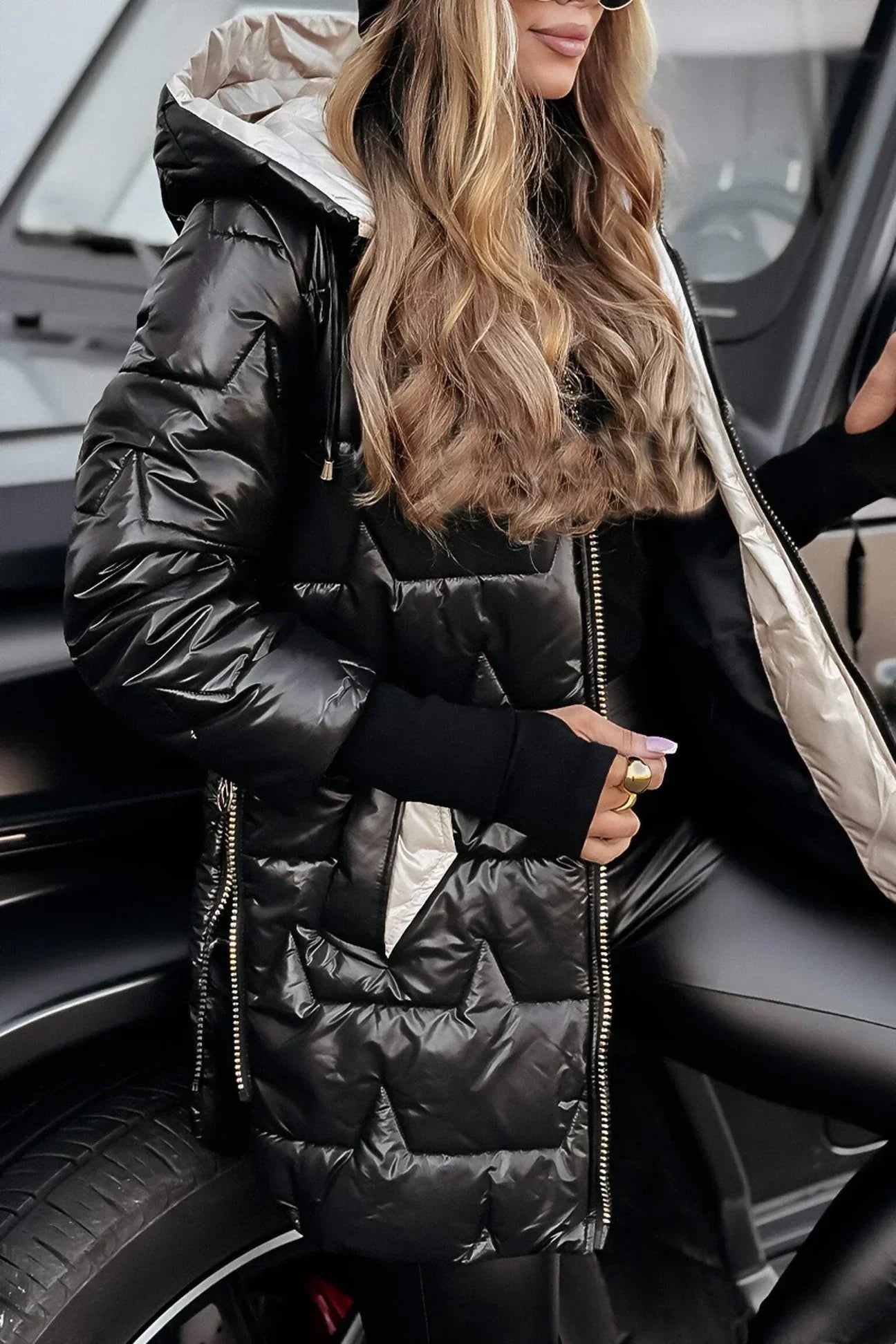 Manteau automnal élégant Danoir Paris Nolwen FR812 beige, veste en tissu léger avec col et boutons, style sophistiqué.