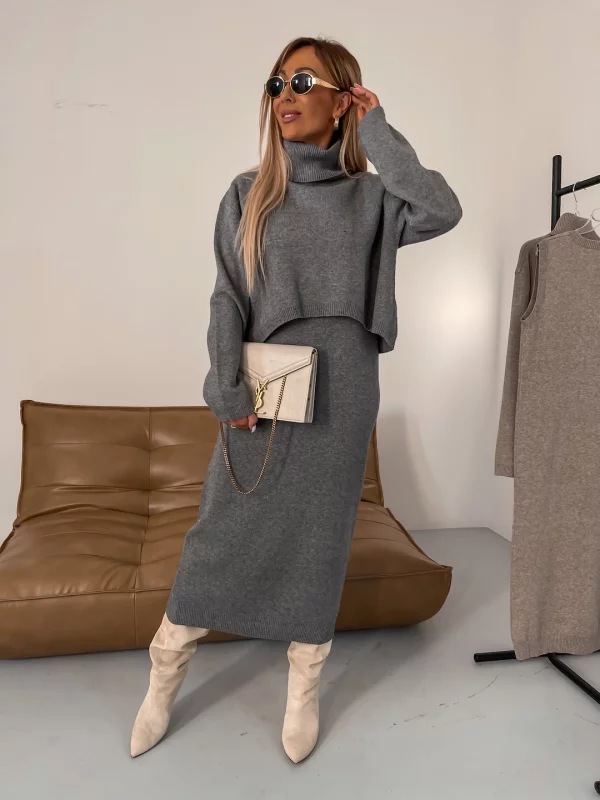 Ensemble tricot crème Nicole de Danoir Paris, élégant et chic, porté sur mannequin avec détails visibles.