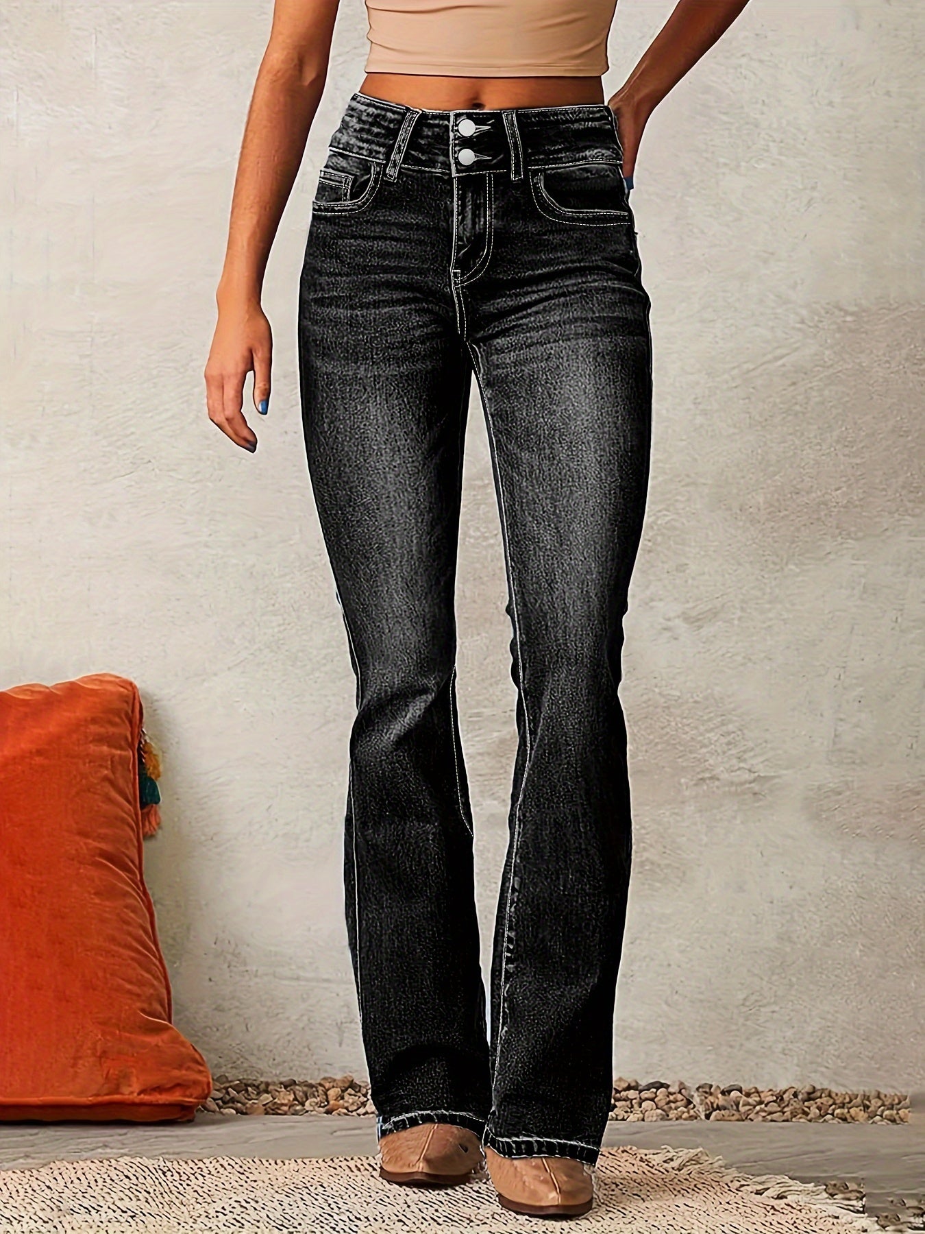 Pantalon Jean skinny moderne Danoir Paris Aya en denim bleu marine, coupe ajustée et tendance, vue de face.