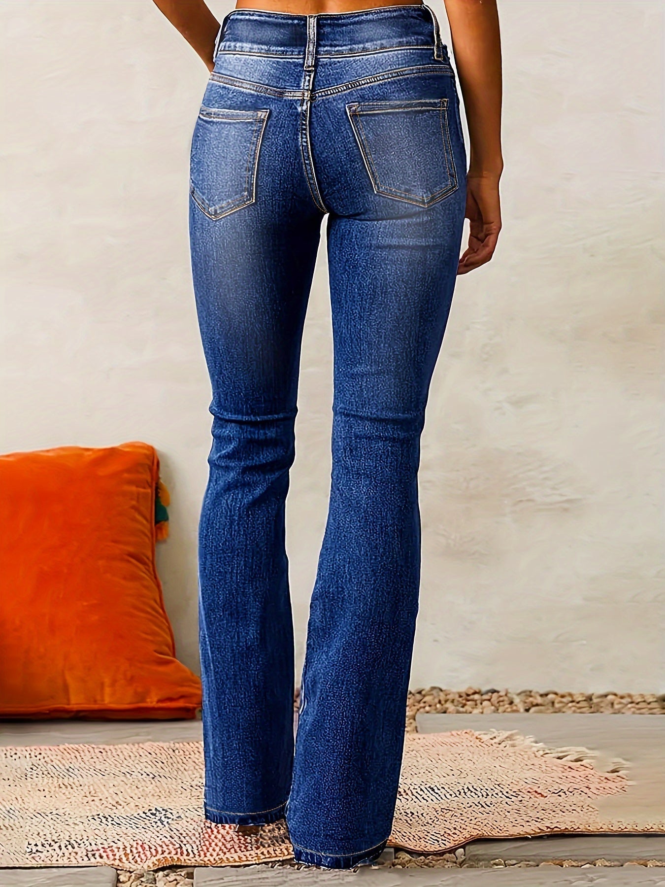 Jeans skinny modernes Danoir Paris Aya en denim bleu marine, coupe ajustée et tendance, vue de face.