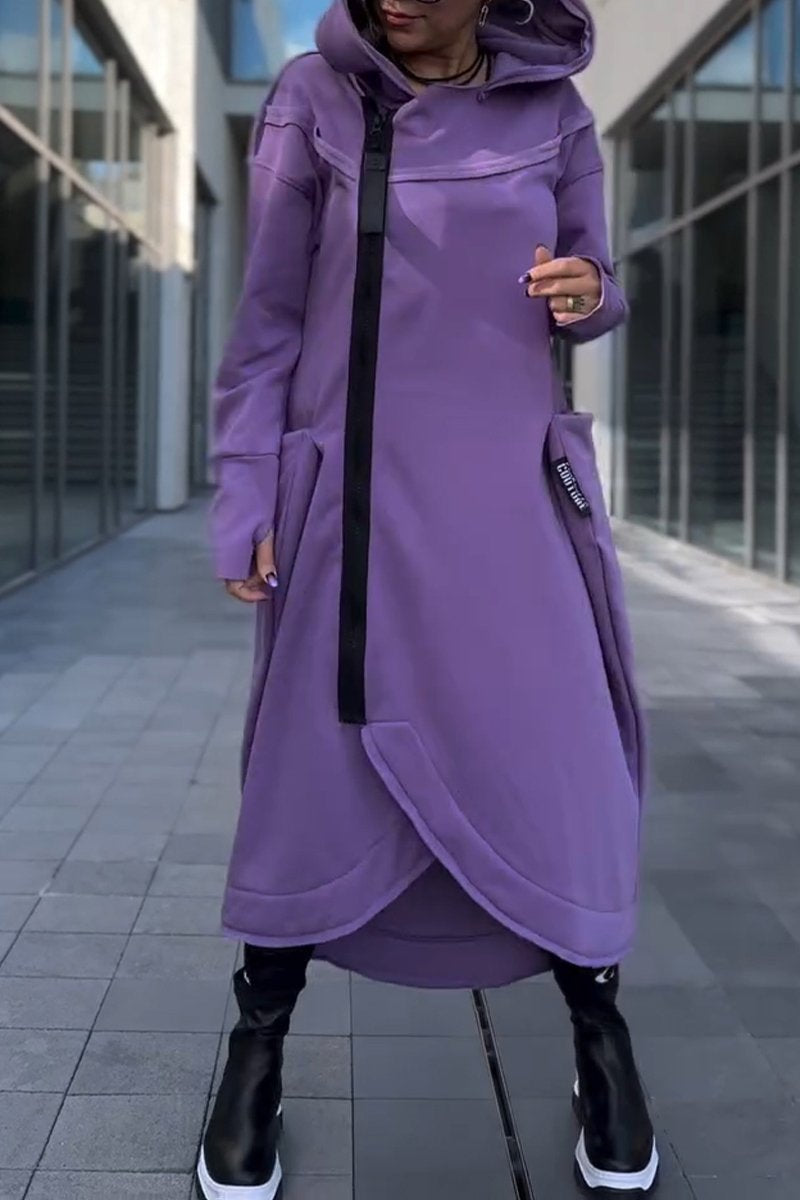 Robe à capuche décontractée Hildegard de Danoir Paris en noir, tissu doux et confortable pour un style casual.