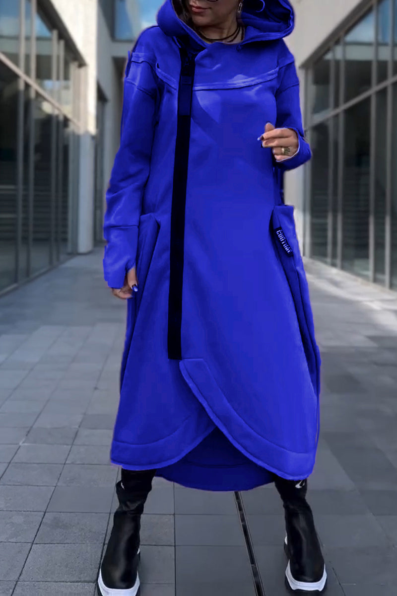 Robe à capuche décontractée Hildegard de Danoir Paris, en tissu noir, avec capuche et style confortable.