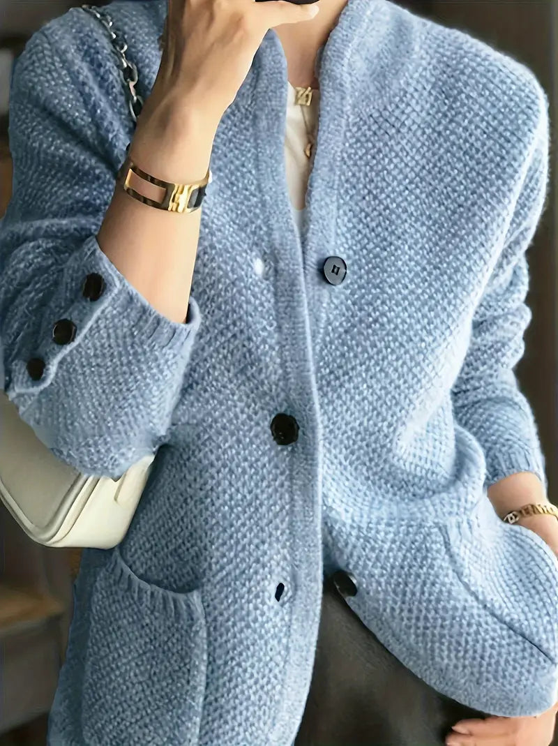 Gilet en cachemire blanc Danoir Paris, modèle Claire, élégant et chaud, porté en taille unique.