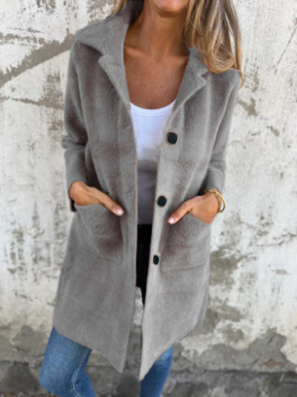 Manteau d'hiver élégant Salene FR903 violet de Danoir Paris, coupe sophistiquée et tissu chaud pour femme.