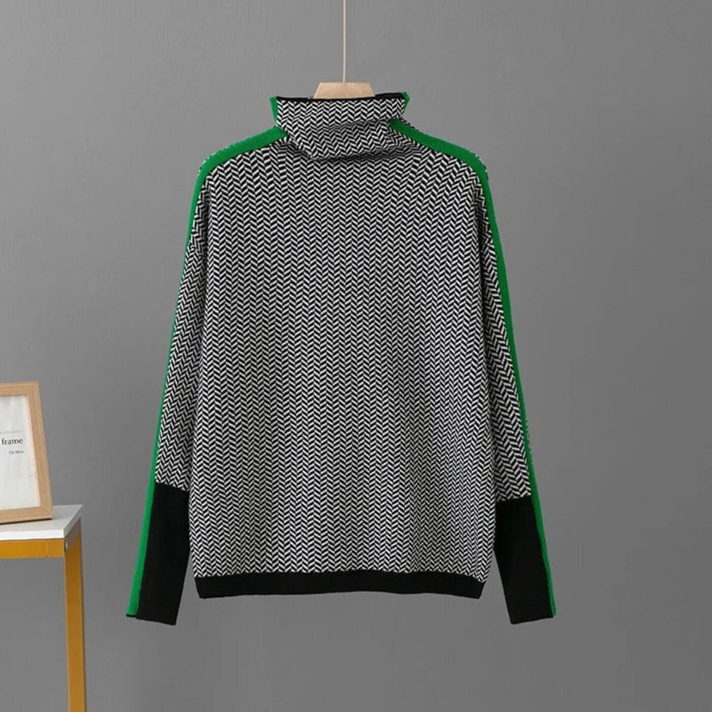 Pull roulé chic en chevrons orange Danoir Paris FR908 Leni, style élégant et confortable pour femmes.