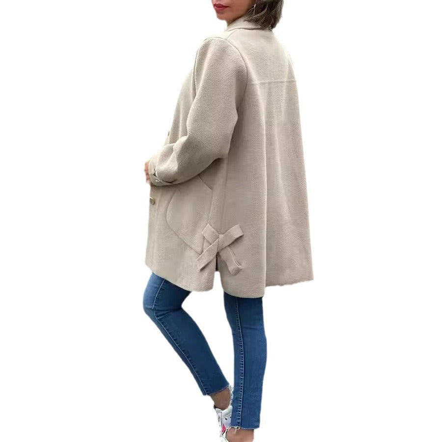 Manteau oversize élégant Danoir Paris Maelis FR915 beige, coupe décontractée et sophistiquée, porté sur un mannequin.