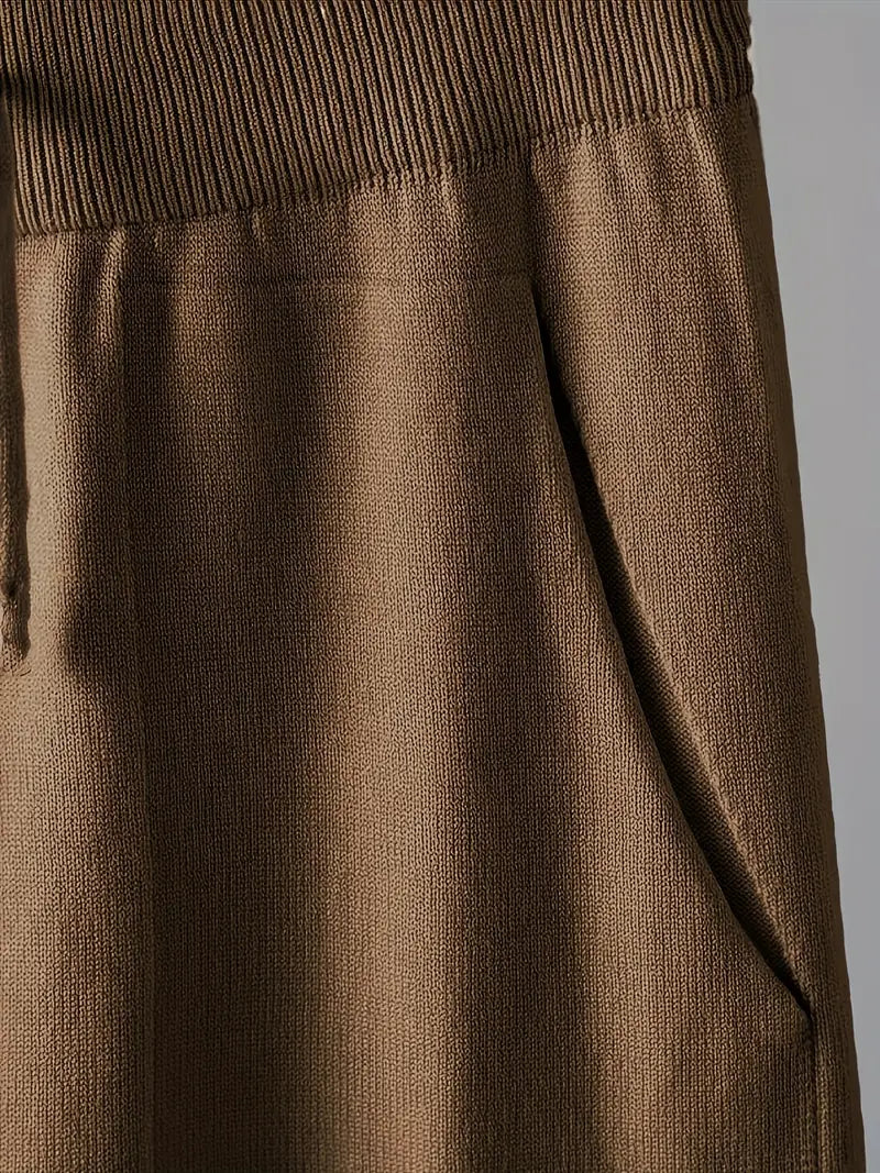 Ensemble décontracté élégant beige FR916 de Danoir Paris, comprenant une veste et un pantalon pour un look chic et confortable.