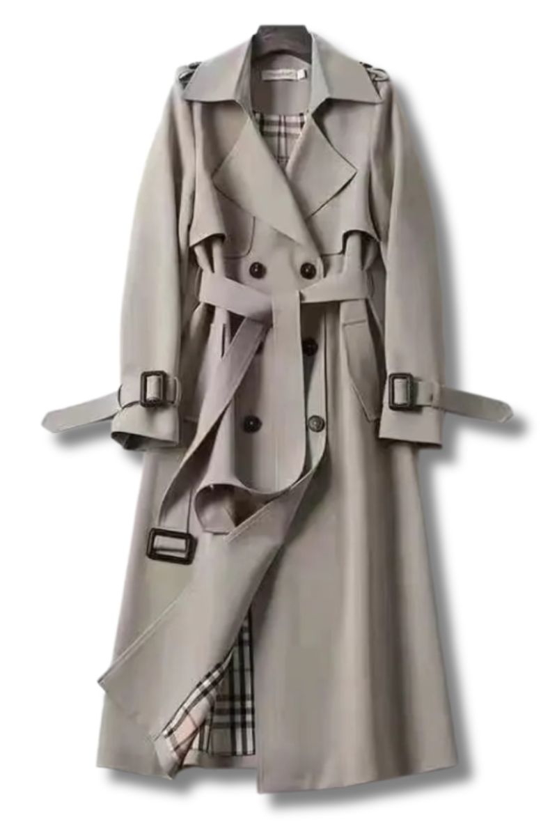 Manteau trench-coat élégant automnal Danoir Paris Helena, beige, coupe classique, porté par un mannequin.