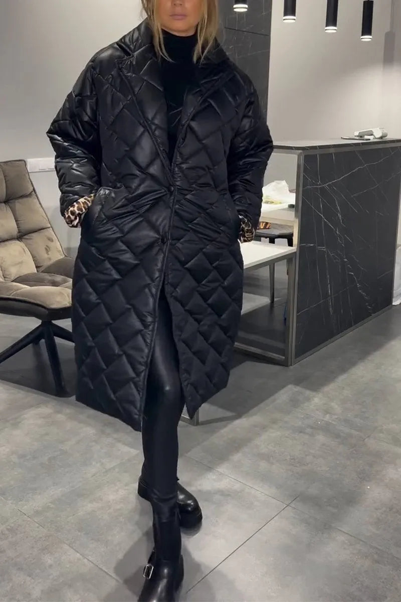 Manteau réversible chic Danoir Paris FR934 en noir, élégant et sophistiqué, avec détails de finition visible sur l'image.
