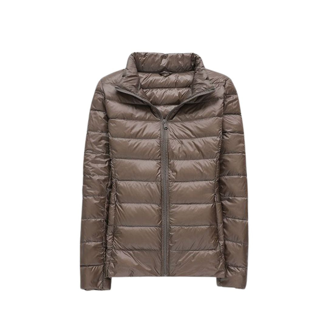 Veste ultra légère élégante Elin de Danoir Paris en rose, design sophistiqué, tissu fin et fluide pour un style chic et confortable.