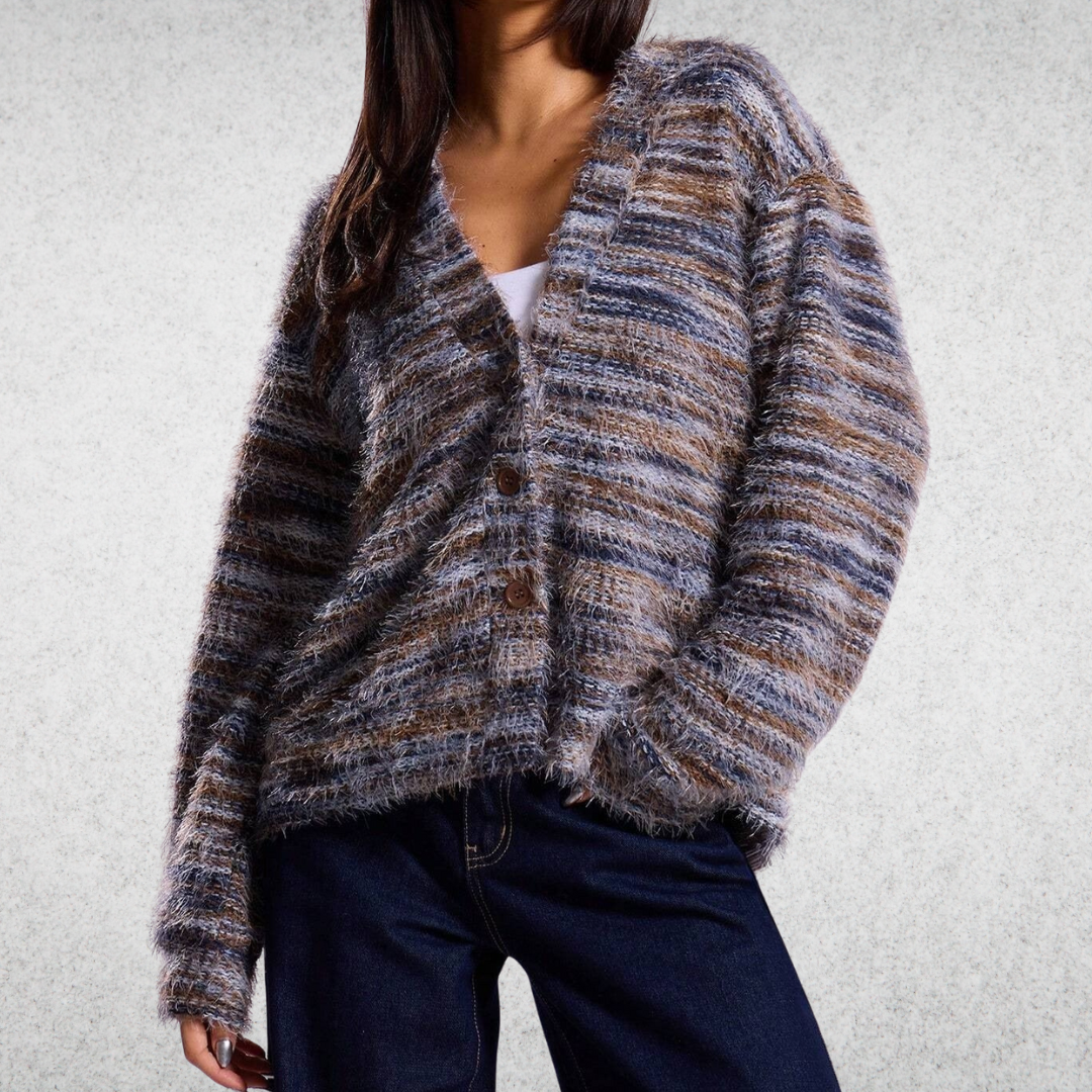 Gilet multicolore décontracté Mona de Danoir Paris, modèle FR940, en orange, porté de face, style confortable et tendance.