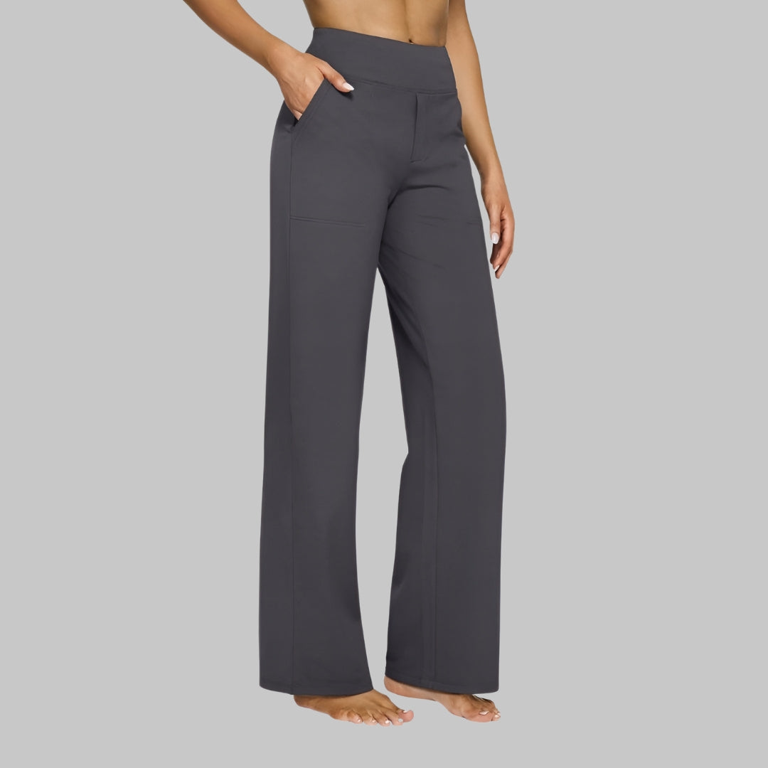 Pantalon stretch confortable Enora de Danoir Paris en taupe, coupe ajustée et tissu fluide, pour un style élégant et décontracté.