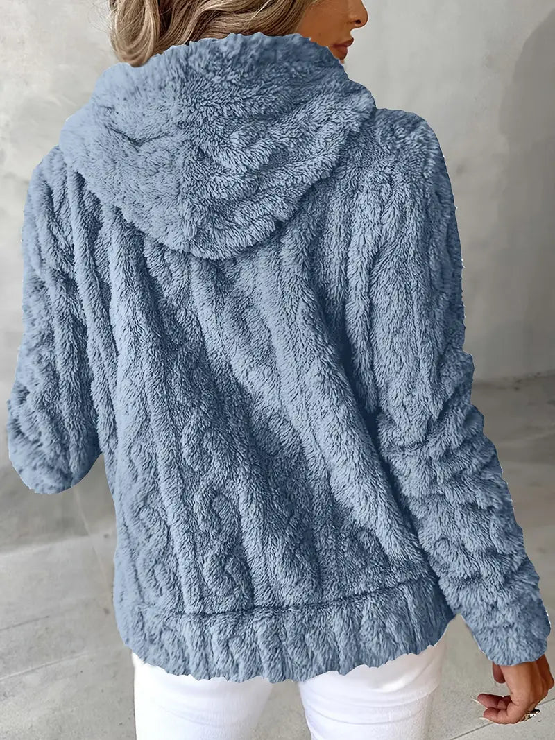 Sweat doux et moderne Ganka FR964 de Danoir Paris en violet, style décontracté et confortable, porté sur mannequin.