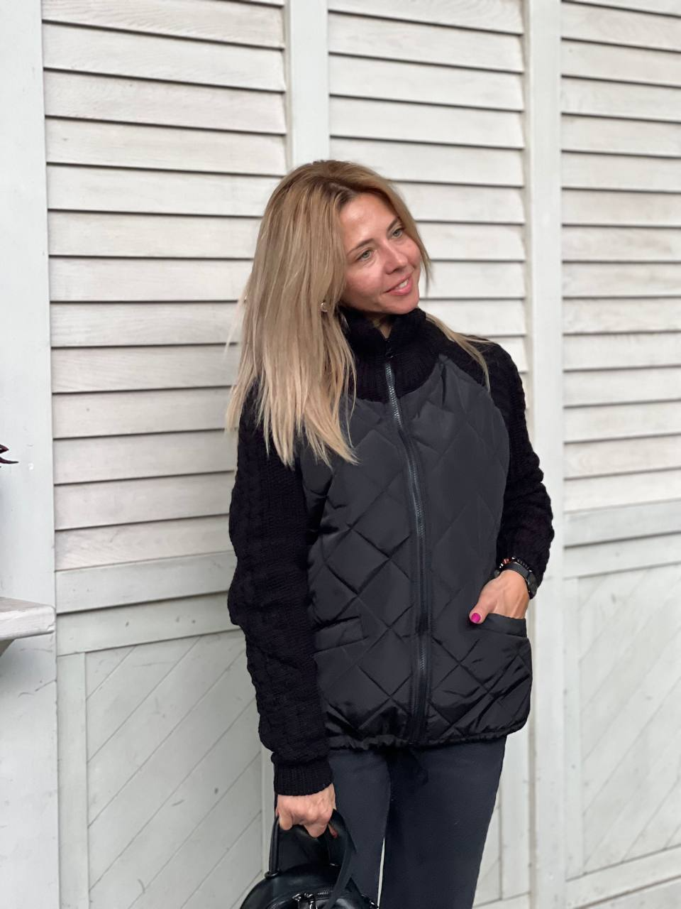 Veste matelassée élégante Danoir Paris Nora en gris, vue de face, détails du tissu et finition raffinée visibles.