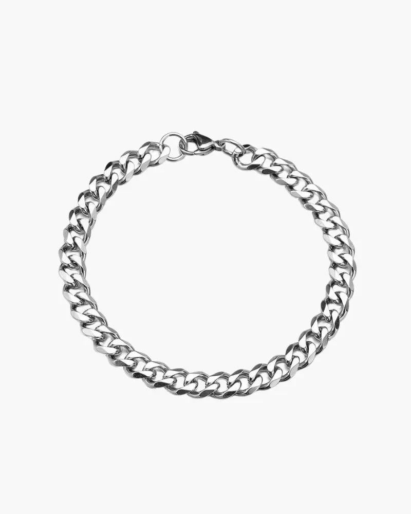 Bracelet chaîne Old Money en or de Danoir Paris, design élégant et classique, vue en gros plan sur le bracelet en or 3mm.