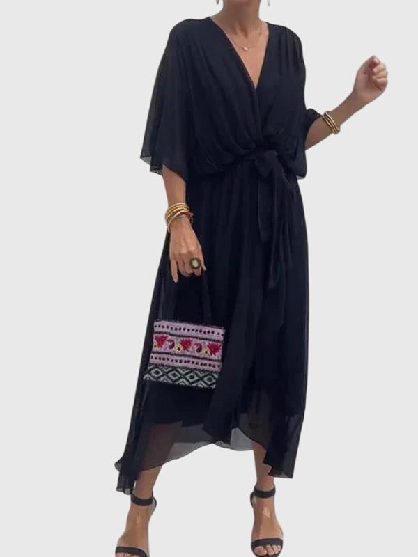 Robe élégante verte Bethany de Danoir Paris, vêtement chic avec coupe fluide et détails sophistiqués.