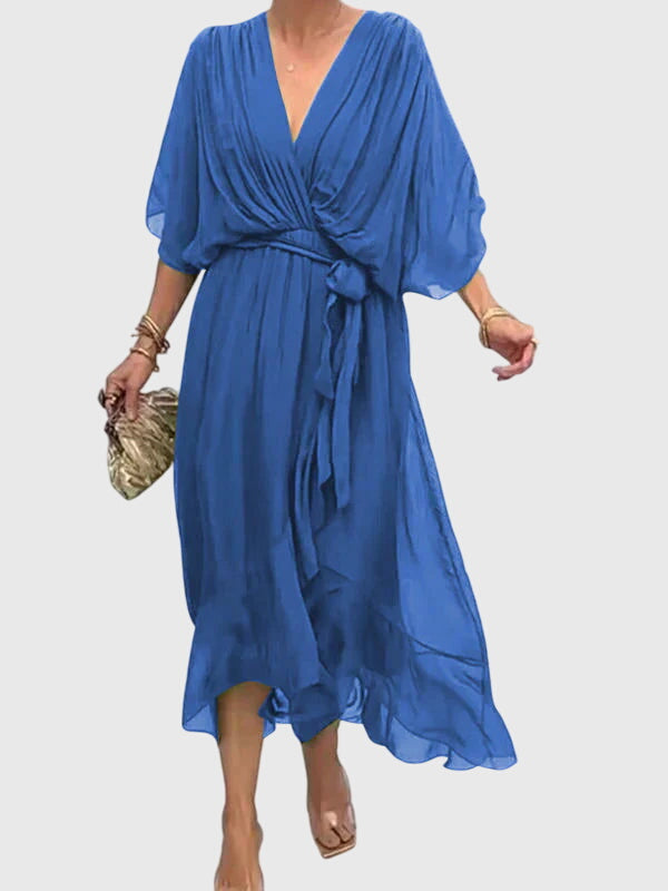 Robe élégante vert Bethany de Danoir Paris, coupe fluide et détails sophistiqués, vue en entier sur mannequin.