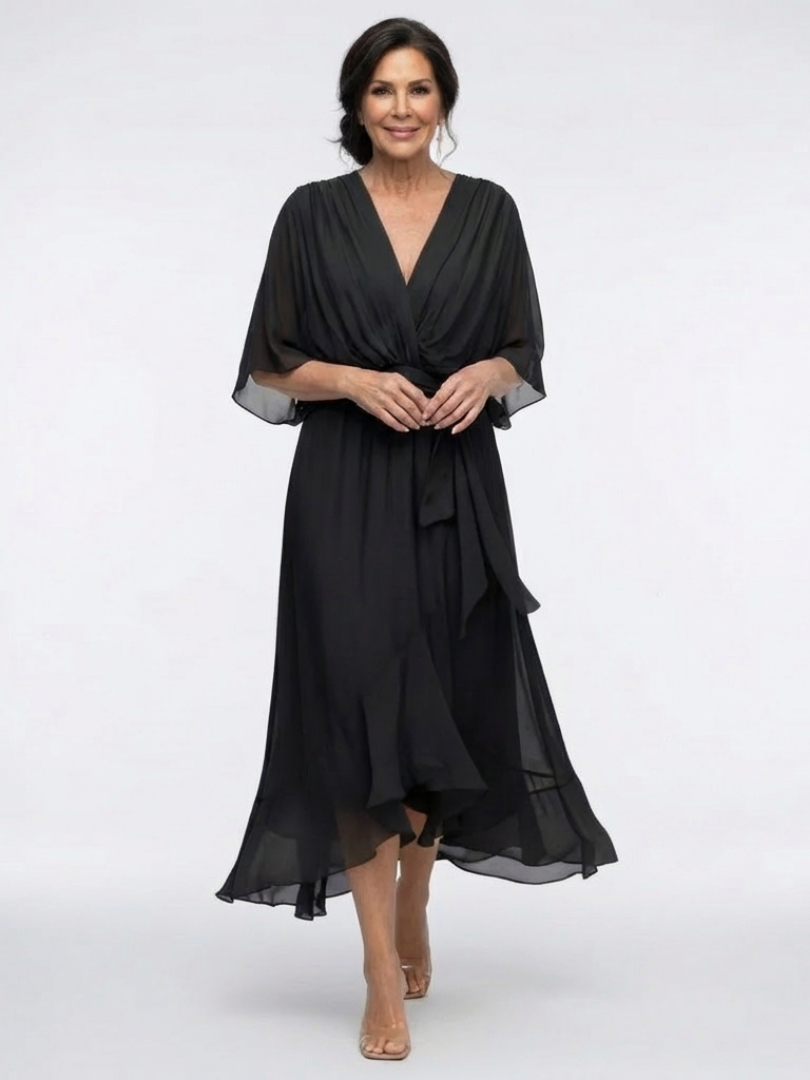Robe midi drapée verte Danoir Paris Elysia avec décolleté en V et ceinture à la taille, portée sur mannequin.