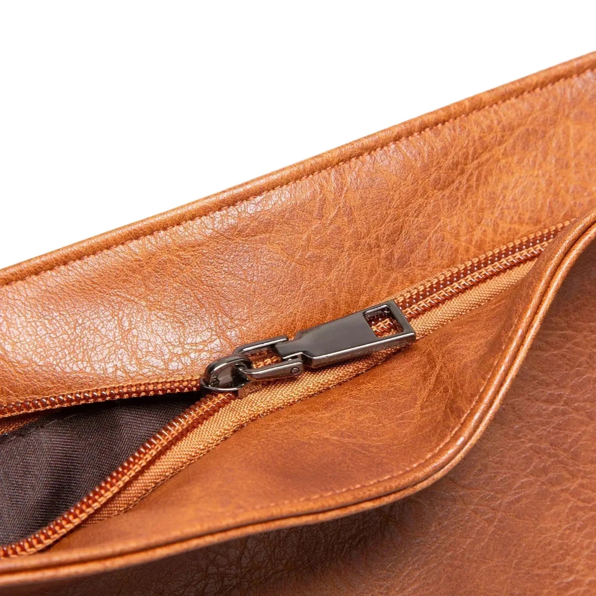 Sac élégant quotidien Nora de Danoir Paris, en gris, avec poignée et compartiments spacieux pour un style pratique et sophistiqué.