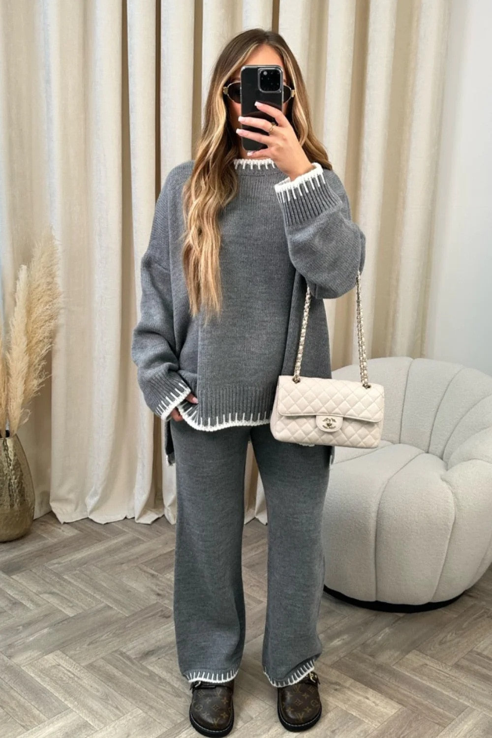 Ensemble automnal Gabrielle de Danoir Paris, veste gris clair et pantalon assorti, style chic et élégant pour l'automne.