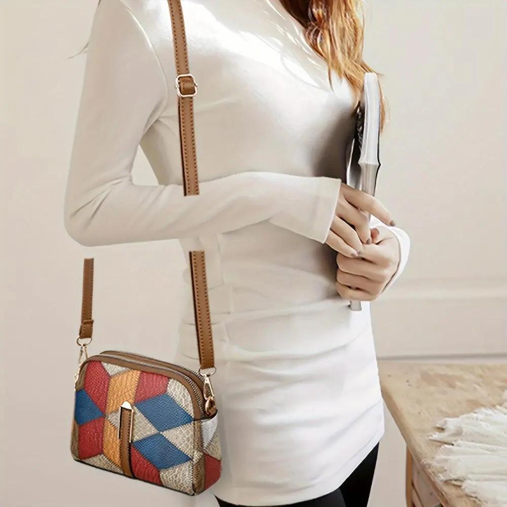 Mini sac bandoulière Danoir Paris Clio en patchwork gris, avec détails en cuir et finition élégante.