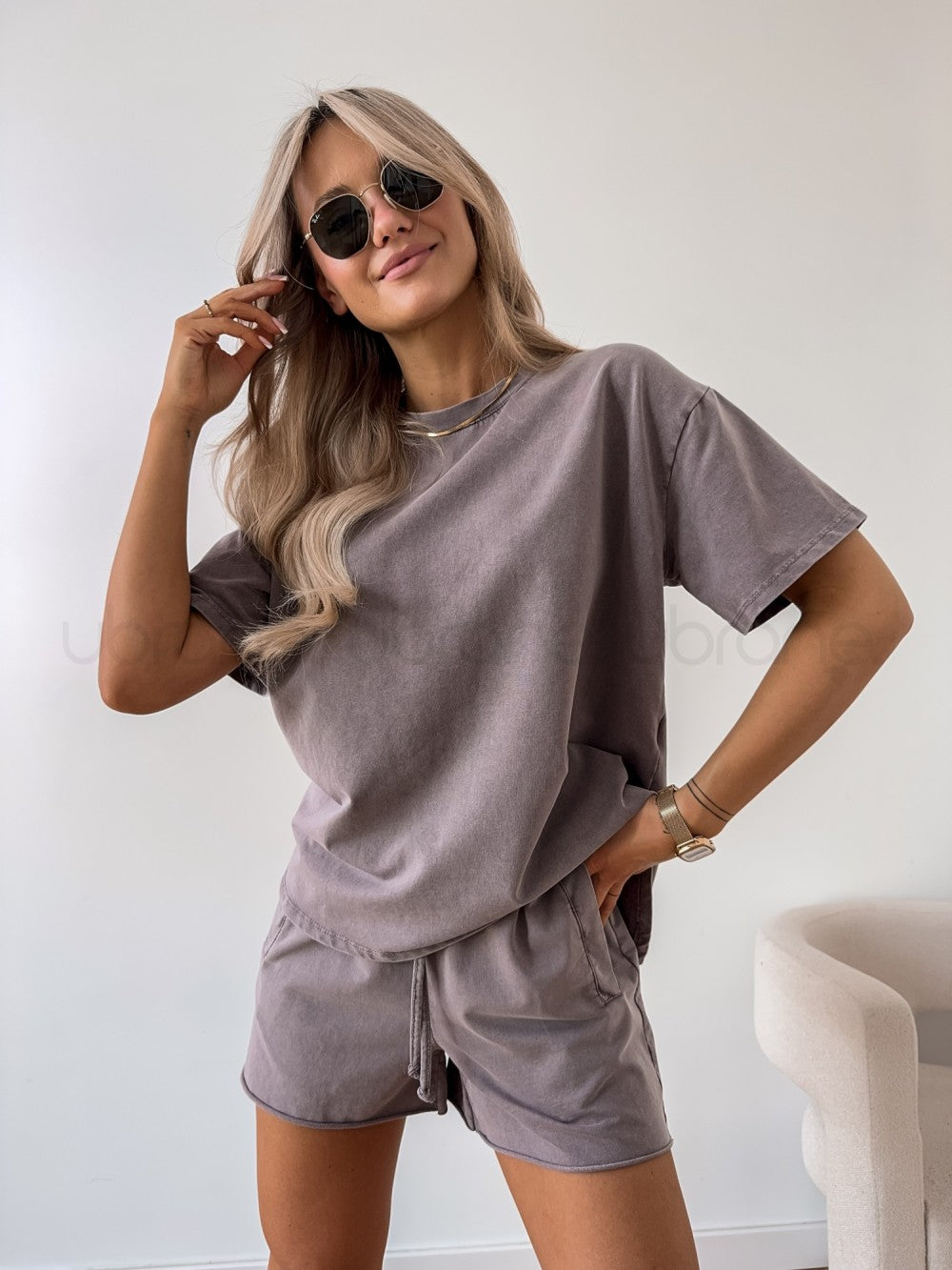 Ensemble coordonné confort Eden de Danoir Paris, vêtement gris court pour femme, tissu doux et ajusté.