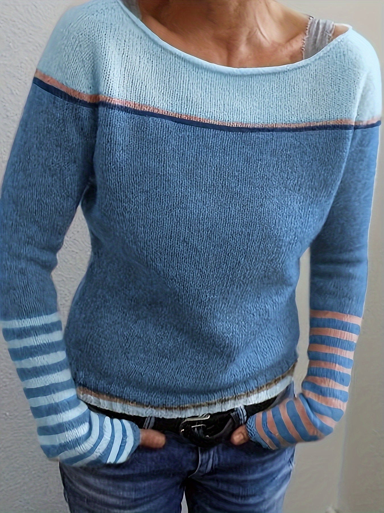 Pull rayé gris Katharina de Danoir Paris à manches longues, vue de face, en tissu doux et confortable.