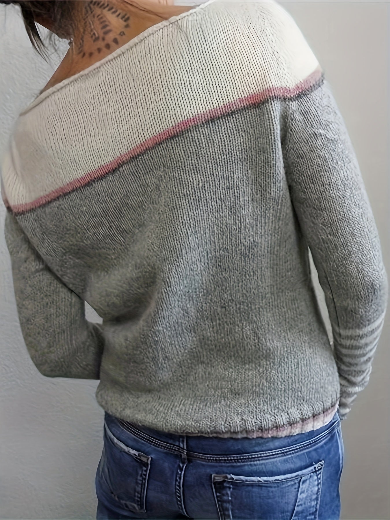 Pull rayé gris Katharina de Danoir Paris à manches longues, affichant un style élégant et confortable.