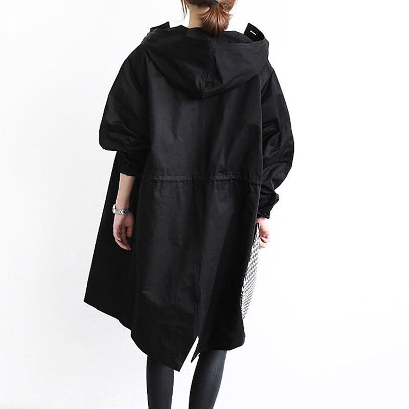Manteau trench élégant gris Mandy de Danoir Paris, imperméable, parfait pour un style chic et pratique.