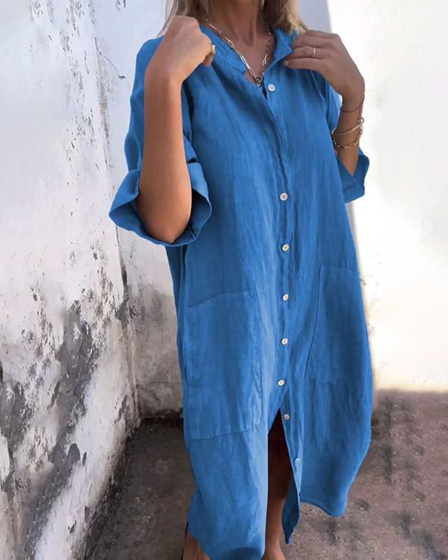Robe chemise décontractée style Ibiza de Danoir Paris, couleur gris, vue de face sur mannequin, tissu léger et confortable.