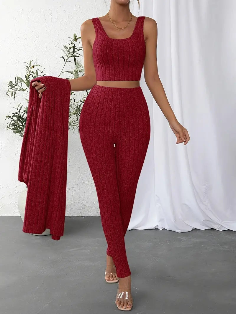 Ensemble côtelé gris Solène de Danoir Paris, vêtement chic en tissu côtelé avec détails élégants, porté sur mannequin.