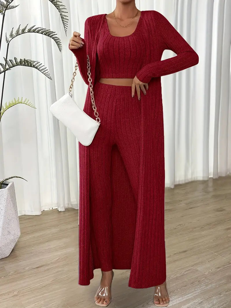 Ensemble côtelé gris Solène de Danoir Paris, vêtement chic en maille côtelée pour femme, détail de la texture visible.