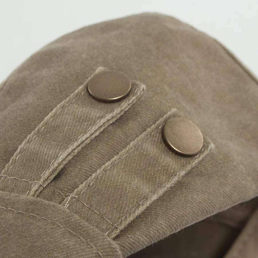 Chapeau vintage pour hommes Bloom™ de Danoir Paris, en tissu vert avec style classique et détails élégants.