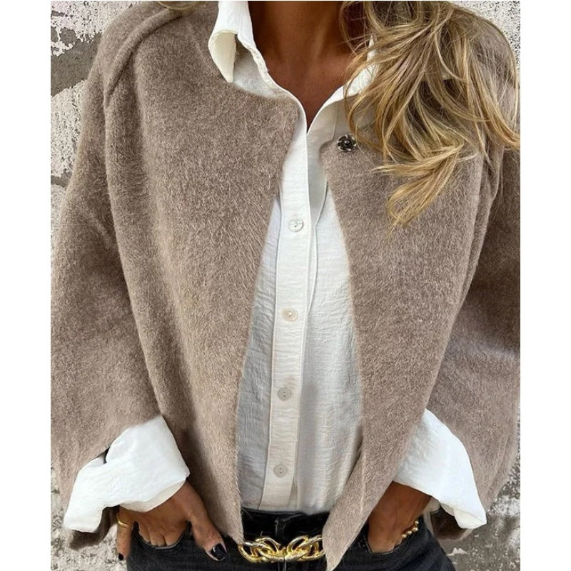 Veste courte Danoir Paris Elise kaki avec manches évasées élégantes, style chic et tendance pour femme.