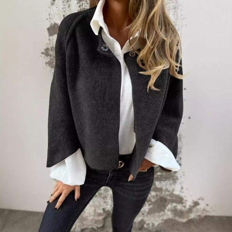 Veste courte kaki Danoir Paris Elise avec manches évasées, style chic et tendance, vue de face.