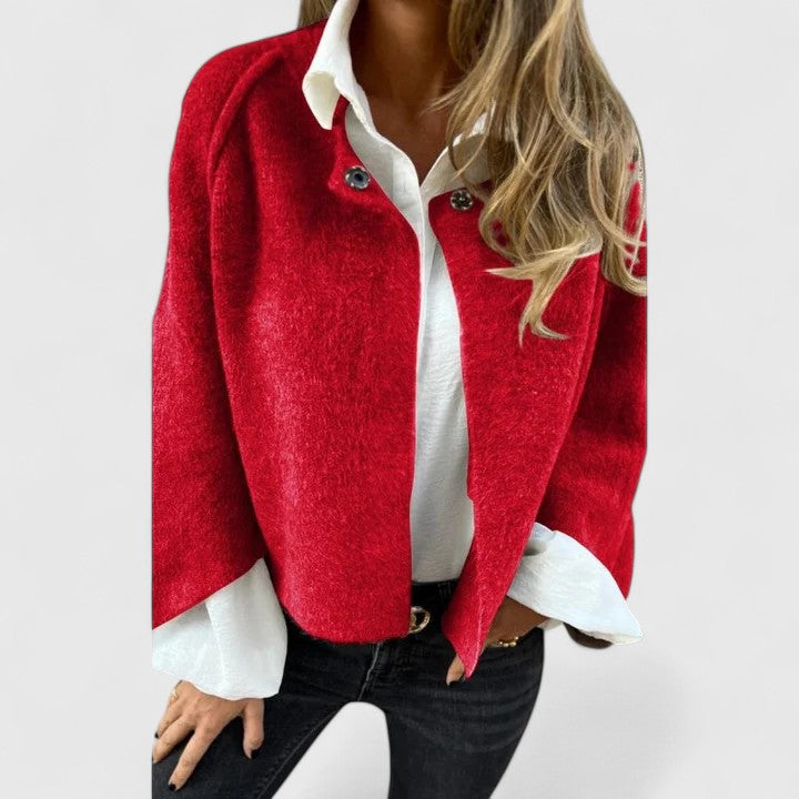 Veste élégante Bettinna de Danoir Paris en kaki, coupe ajustée, idéal pour un style chic et sophistiqué.